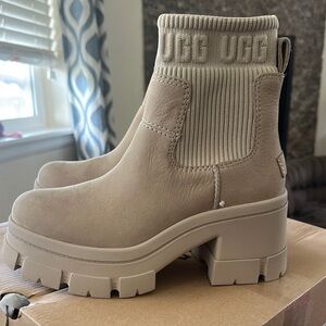 NIB: Women’s UGG Ankle Booties with Chunky Sole. Color: MDSD (beige)